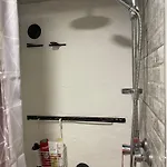 דירה Cozy With Private Bedroom טאלין