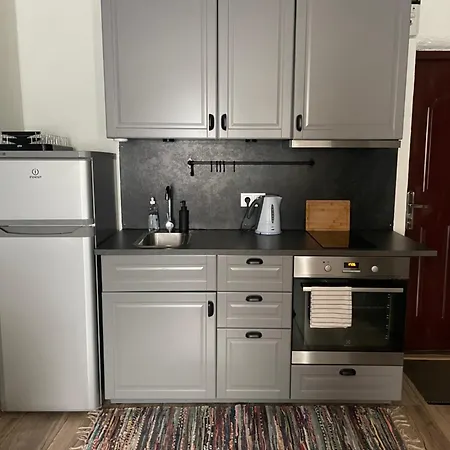 Cozy With Private Bedroom דירה טאלין