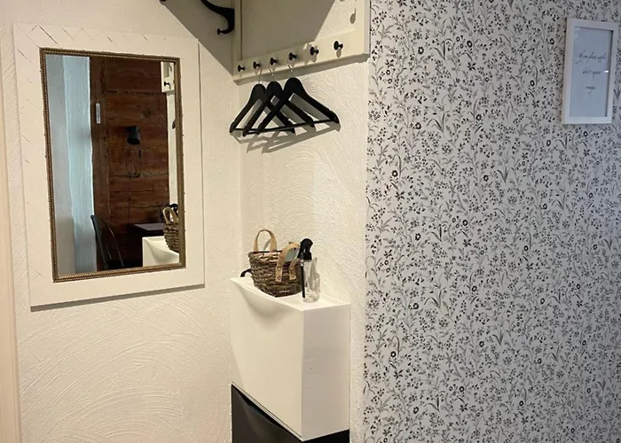 Cozy With Private Bedroom